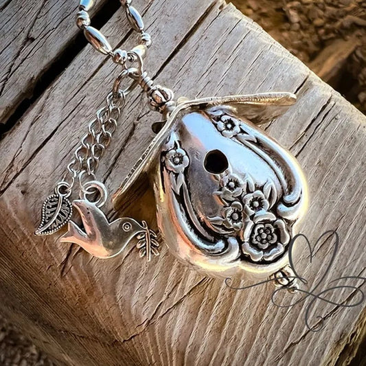 🔥⏰✨The 1951 "Magnolia" Birdhouse Necklace