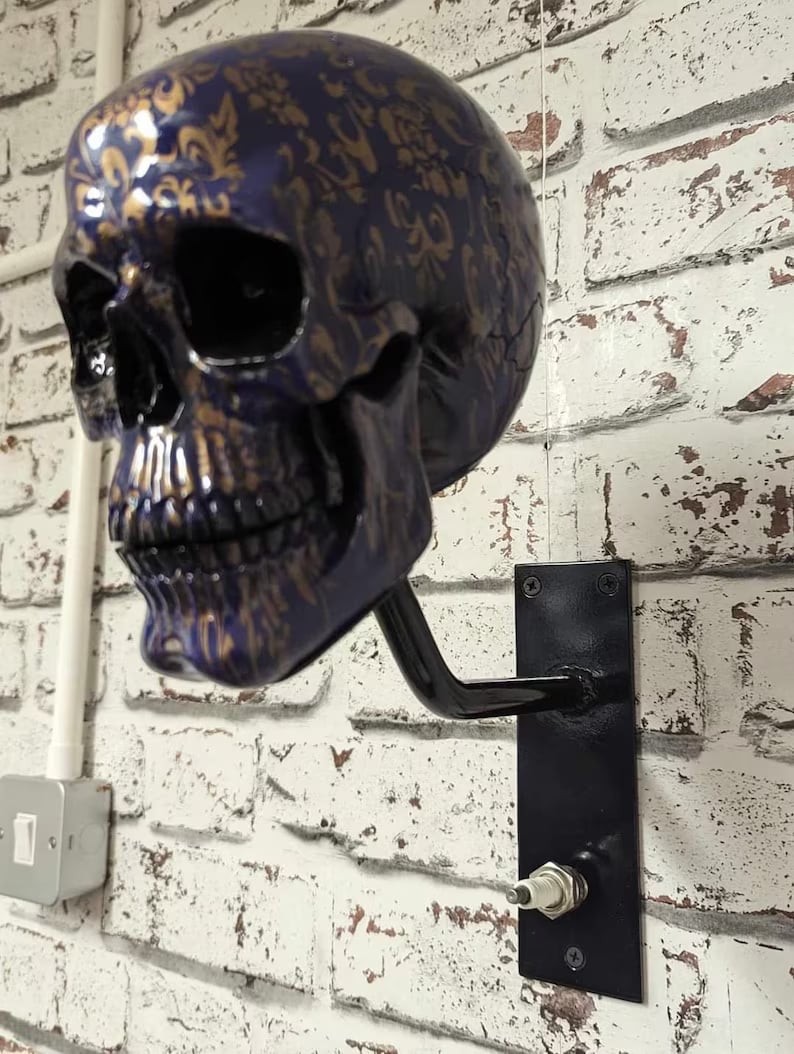 🏴‍☠️Motorcycle helmet and jacket skull holder