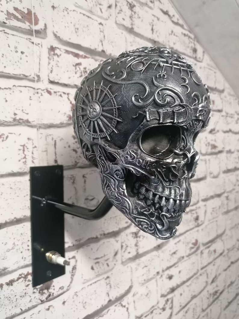 🏴‍☠️Motorcycle helmet and jacket skull holder