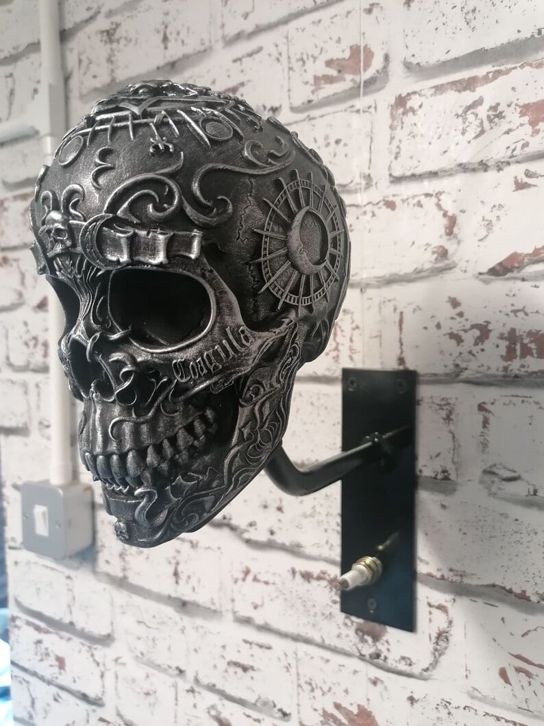 🏴‍☠️Motorcycle helmet and jacket skull holder