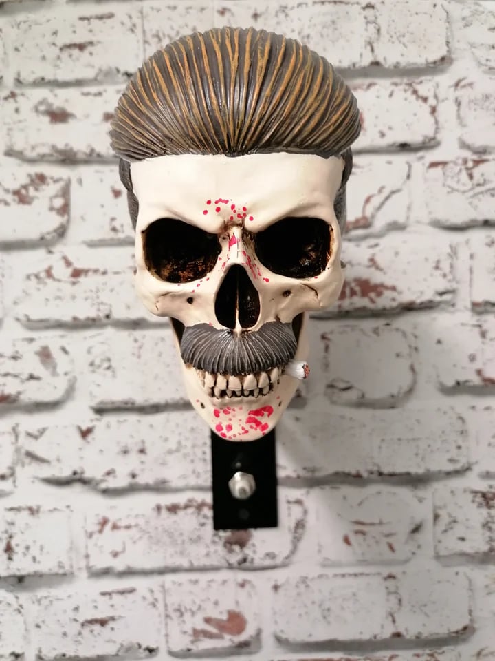 🏴‍☠️Motorcycle helmet and jacket skull holder