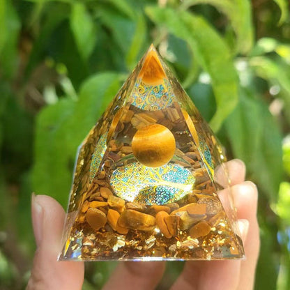 🔮Enigmatic Natural Crystal Pyramid Ornament