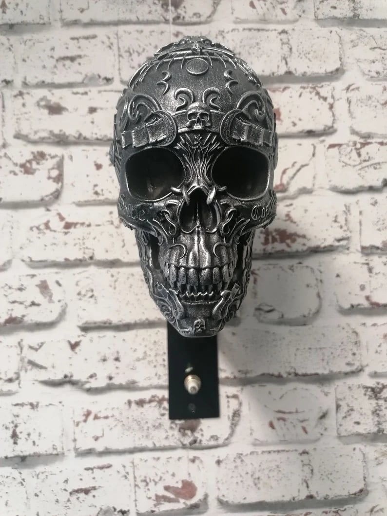 🏴‍☠️Motorcycle helmet and jacket skull holder