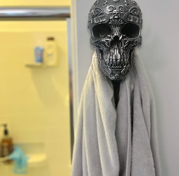 🏴‍☠️Motorcycle helmet and jacket skull holder